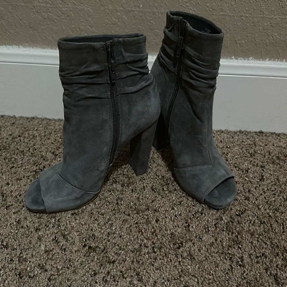Steve Madden Ellison size 7 open toe suede and leather grey boots w heel